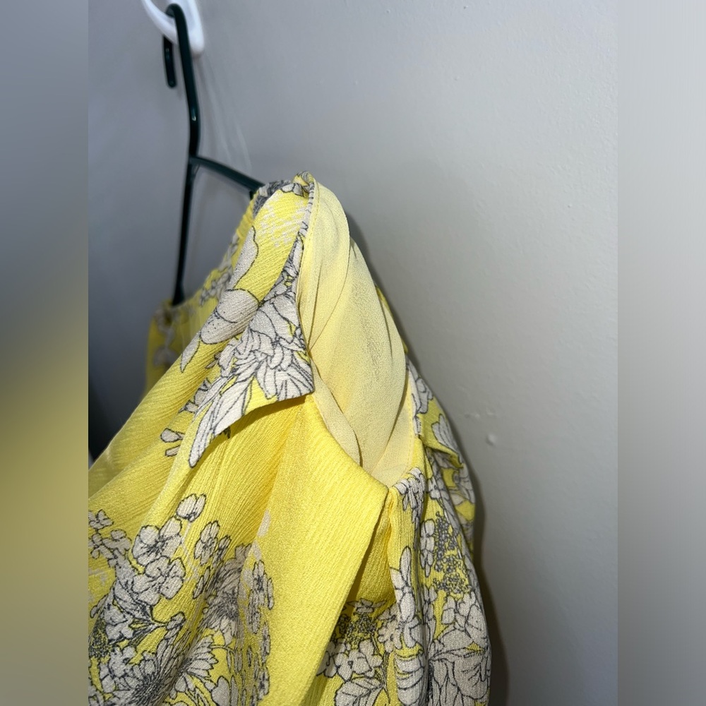 Lush Women’s Yellow Flowy Floral Off The Shoulder Crop Top Size Medium - Picture 3 of 5